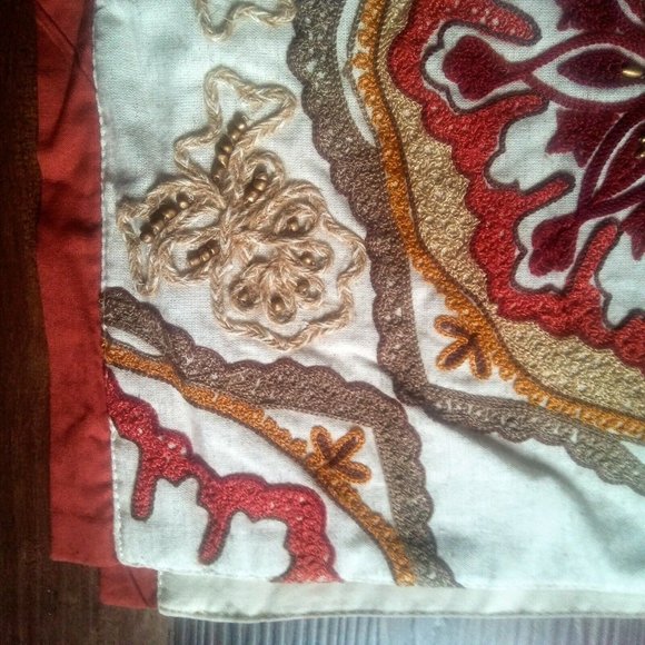 New Pier 1 boho beaded embroidered cotton linen table runner 14" x 72" - Picture 3 of 7